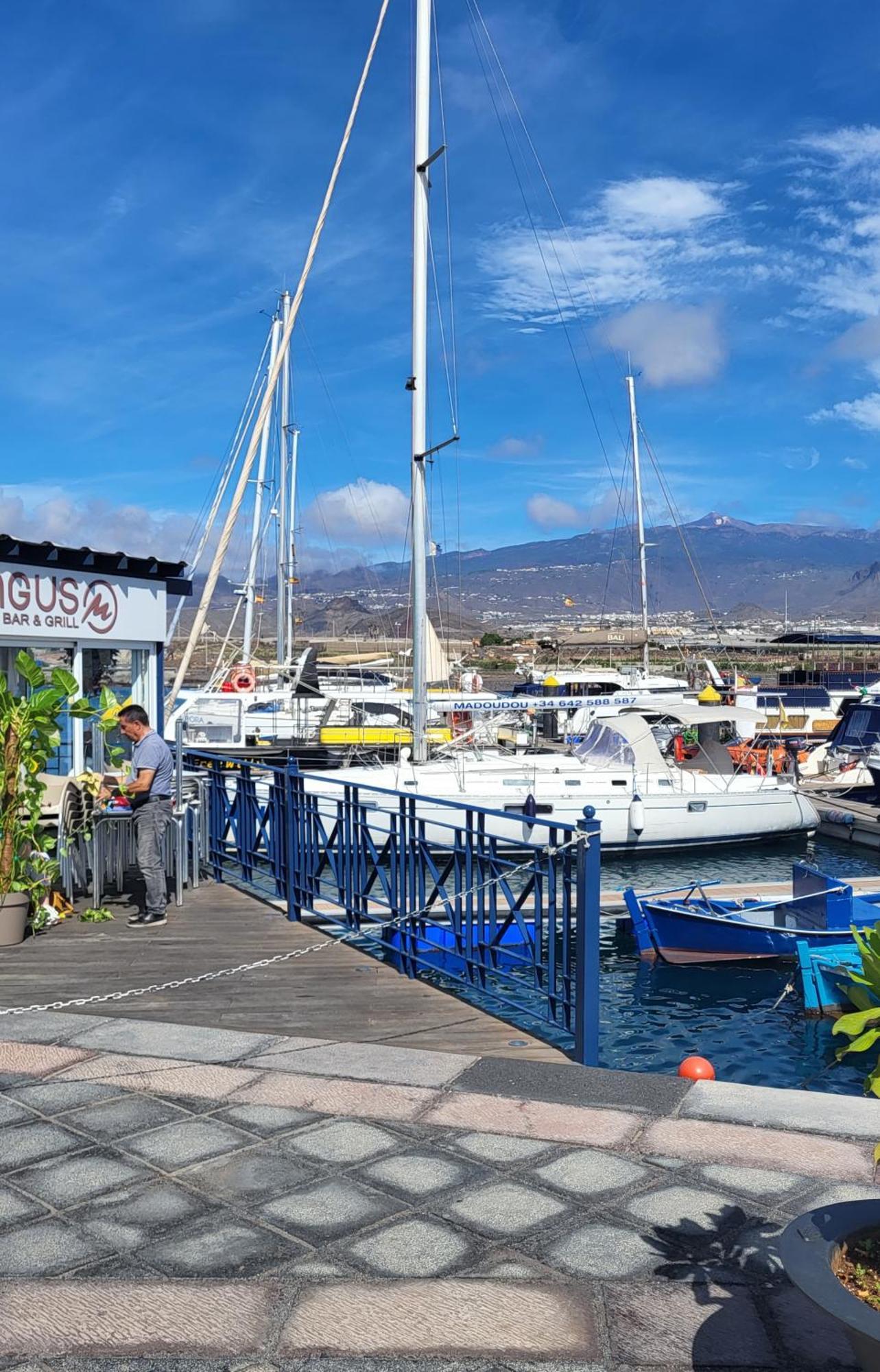 Yacht Oceanis Clipper Botel Las Galletas