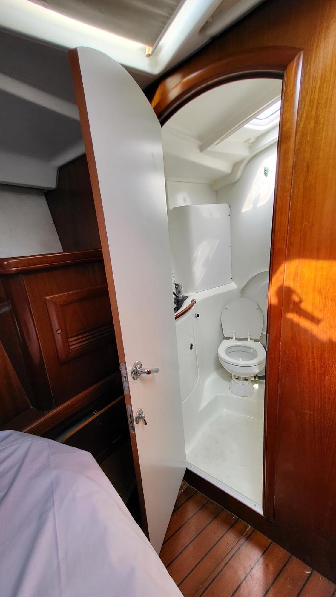 Botel Yacht Oceanis Clipper *