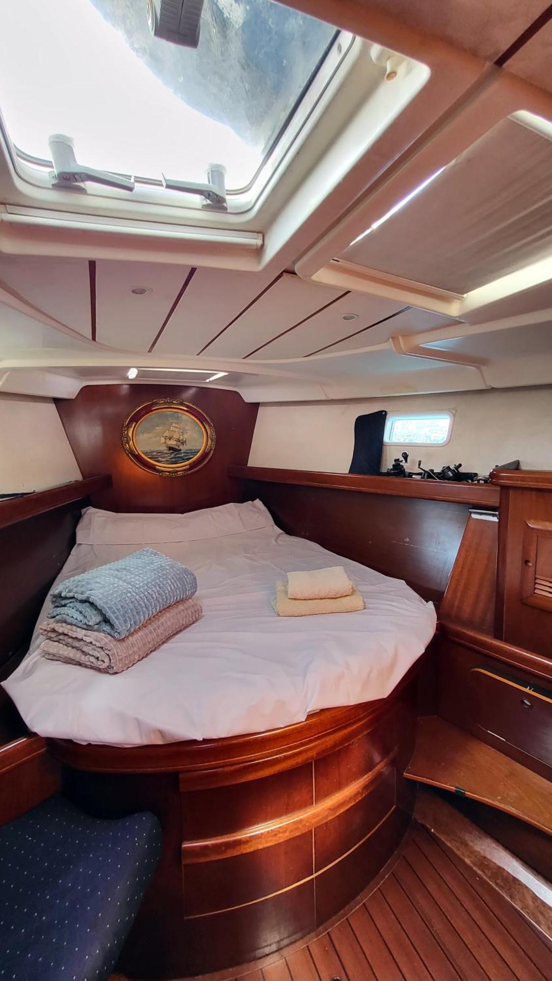 Botel Yacht Oceanis Clipper *