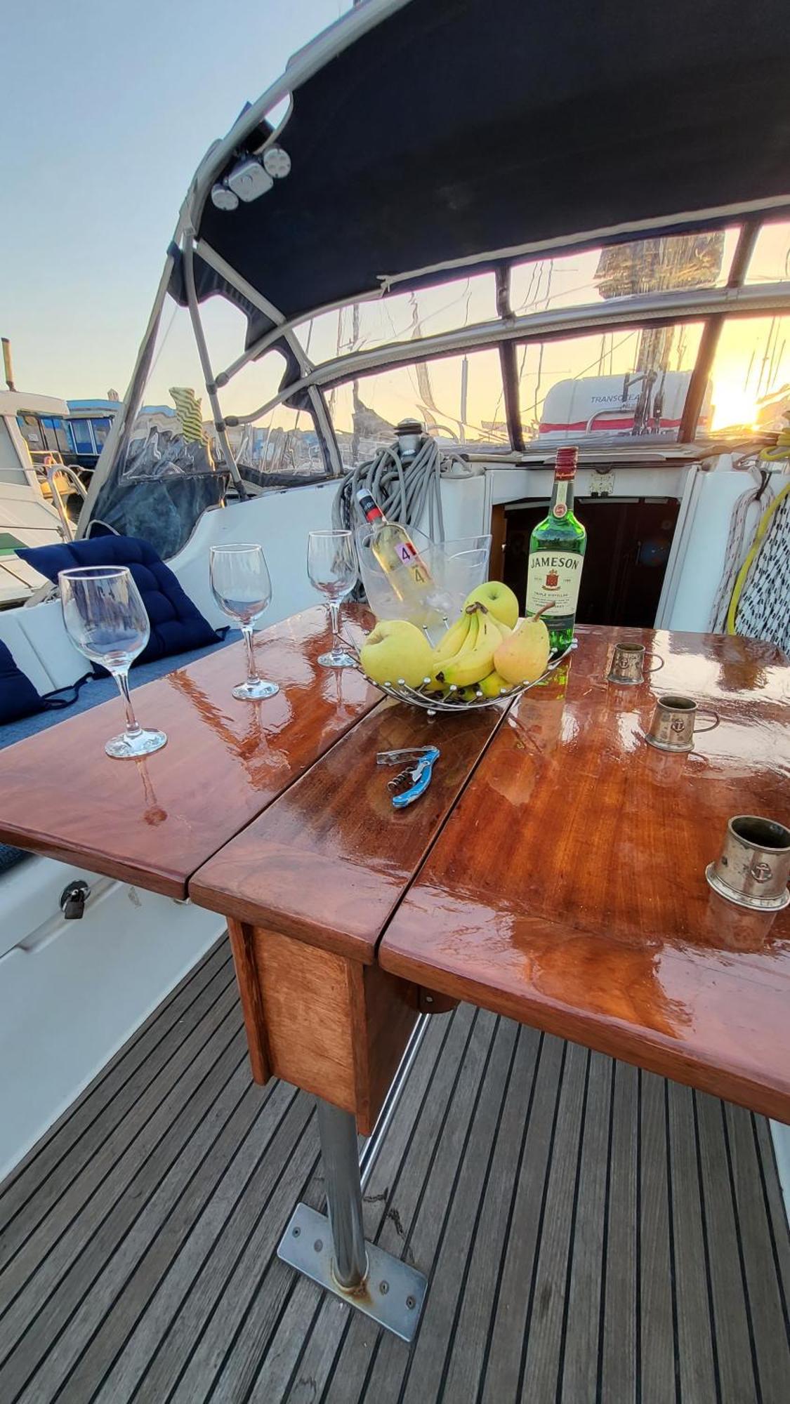 Botel Yacht Oceanis Clipper *